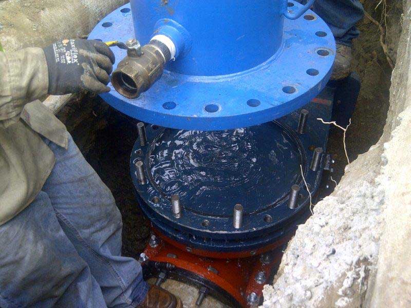 Bonnet is removed after the gate valve is closed
